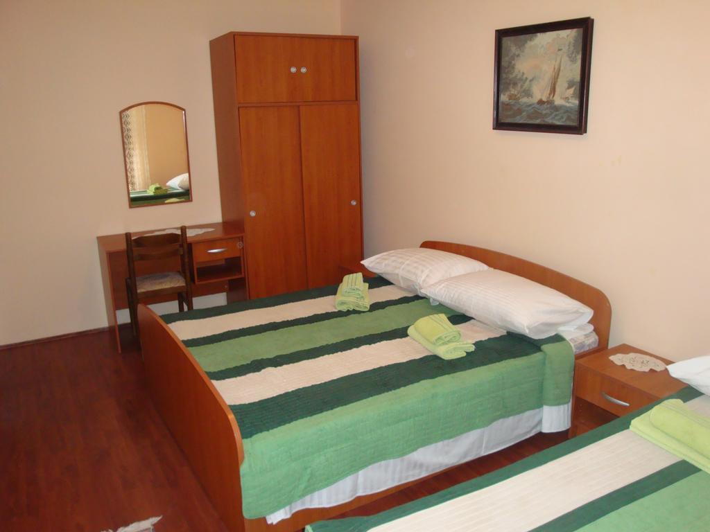 Apartments Vukelic Starigrad Paklenica Exterior photo