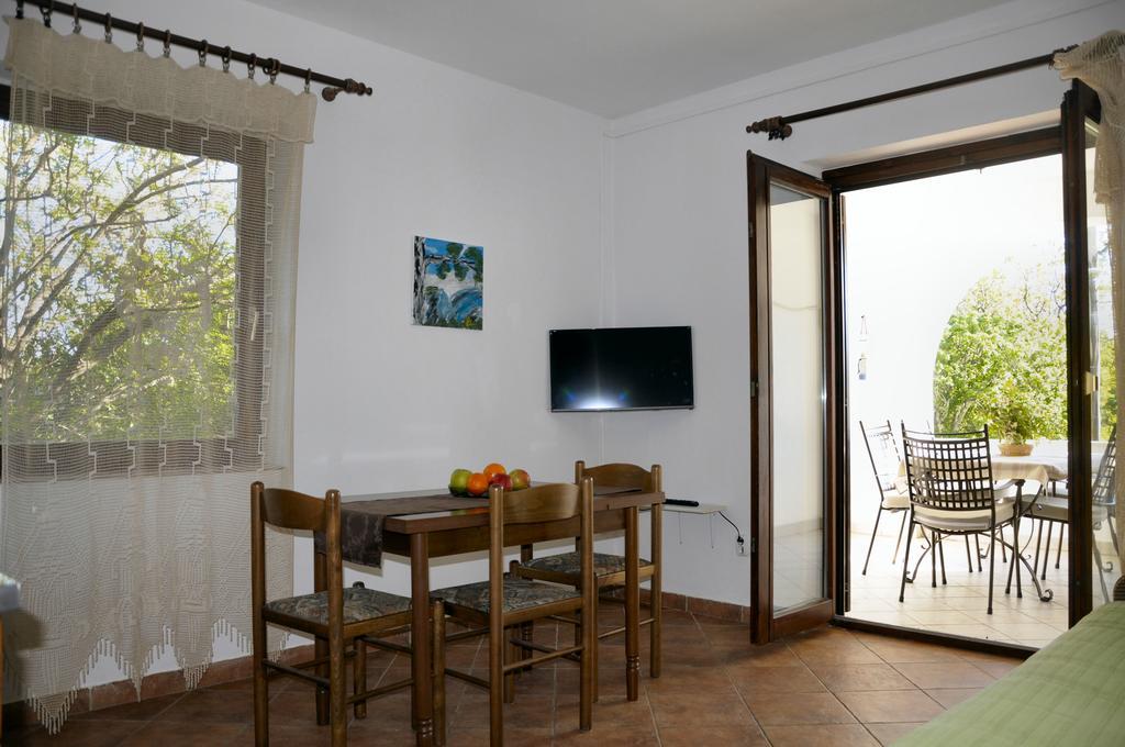 Apartments Vukelic Starigrad Paklenica Exterior photo