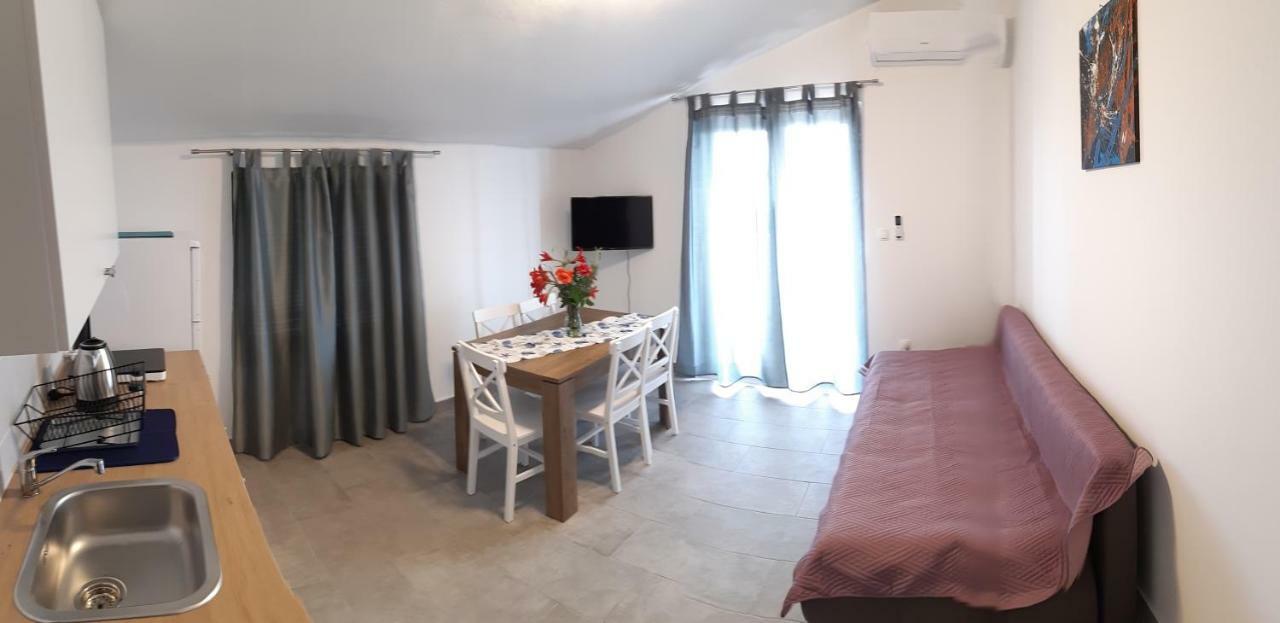 Apartments Vukelic Starigrad Paklenica Exterior photo