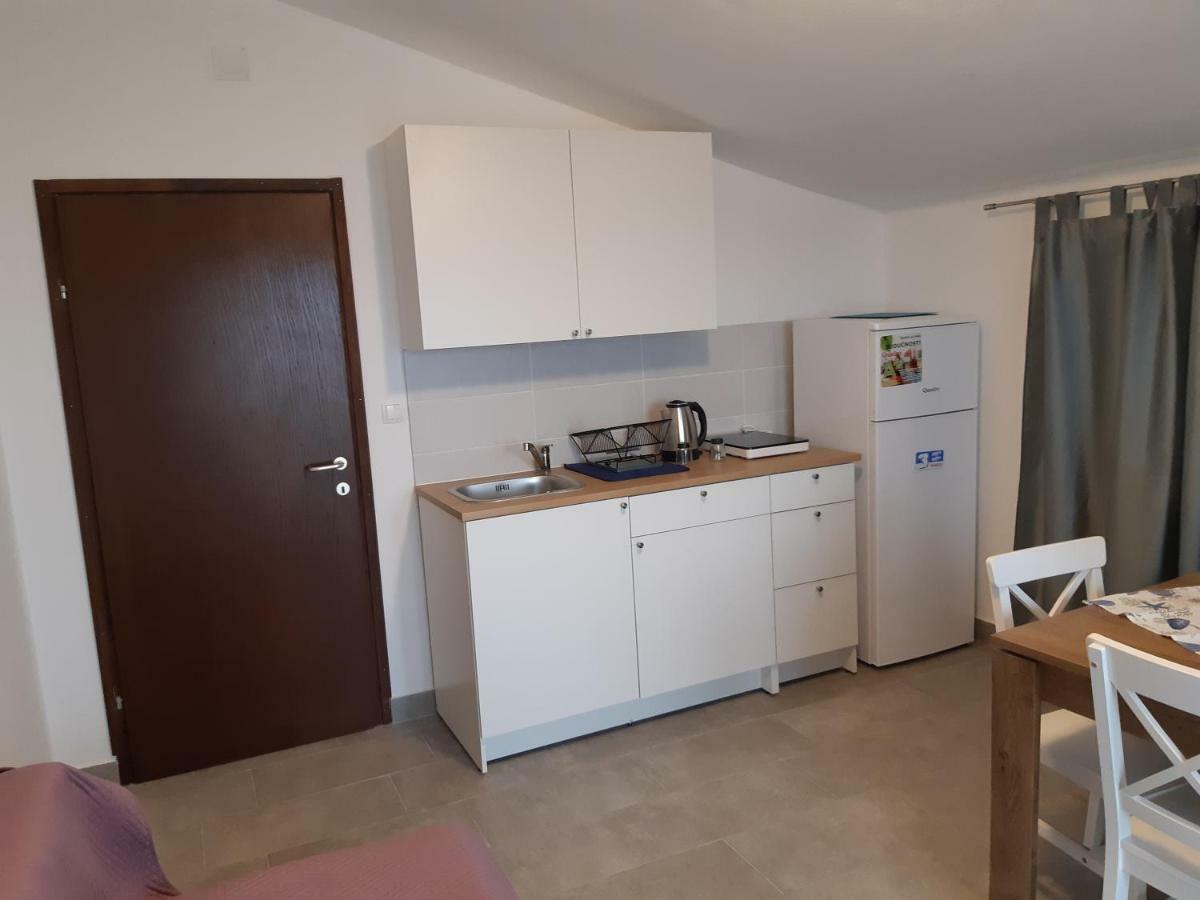 Apartments Vukelic Starigrad Paklenica Exterior photo