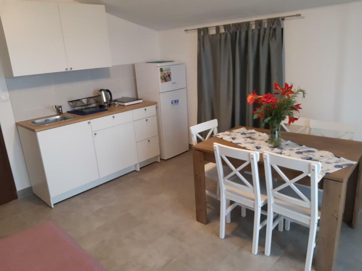 Apartments Vukelic Starigrad Paklenica Exterior photo